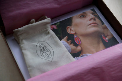 Holy Vulva Necklace Kit